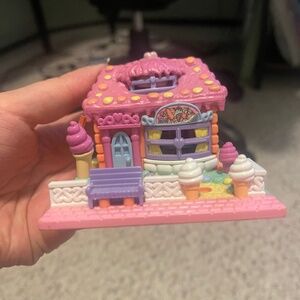 1995 Vintage Polly Pocket Ice Cream Parlor Strawberry Scented Dollhouse